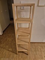 Vielseitiges Standregal aus Holz mit 5 Ablagefächern