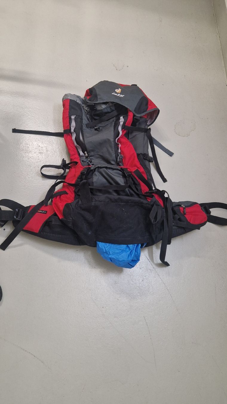 Deuter Zaini: Deuter Rucksack rot/grau gebraucht – Usato da Luzern venduto da tkmdds 2