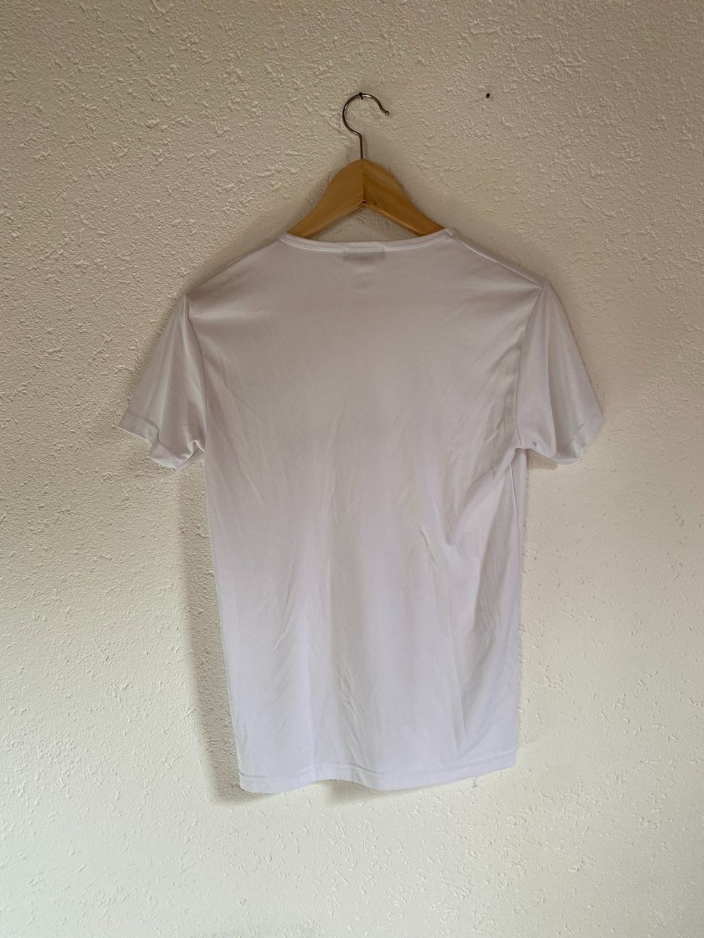 T-shirt: T-shirt de sport blanc – Nuovo (secondo la descrizione) da Delémont venduto da elena_neuhaus 1