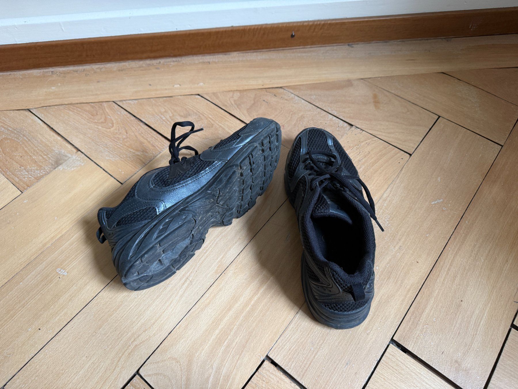 New Balance Scarpe da uomo: NEW BALANCE - Sneaker schwarz 42.5 – Usato da Zürich venduto da Diazaio 3