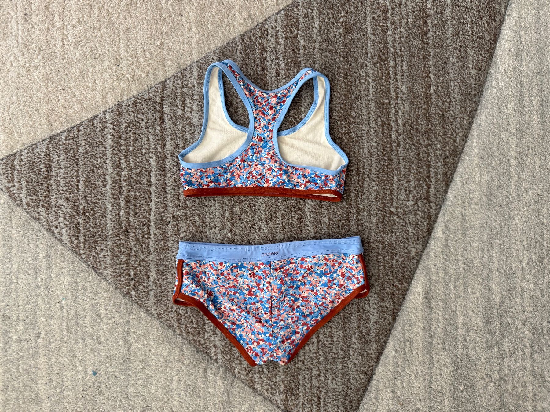 Protest Costumi da bagno & Bikini: Badeanzug Bikini Protest für Mädchen Gr.140 – Usato da Zürich venduto da Rolik123 1