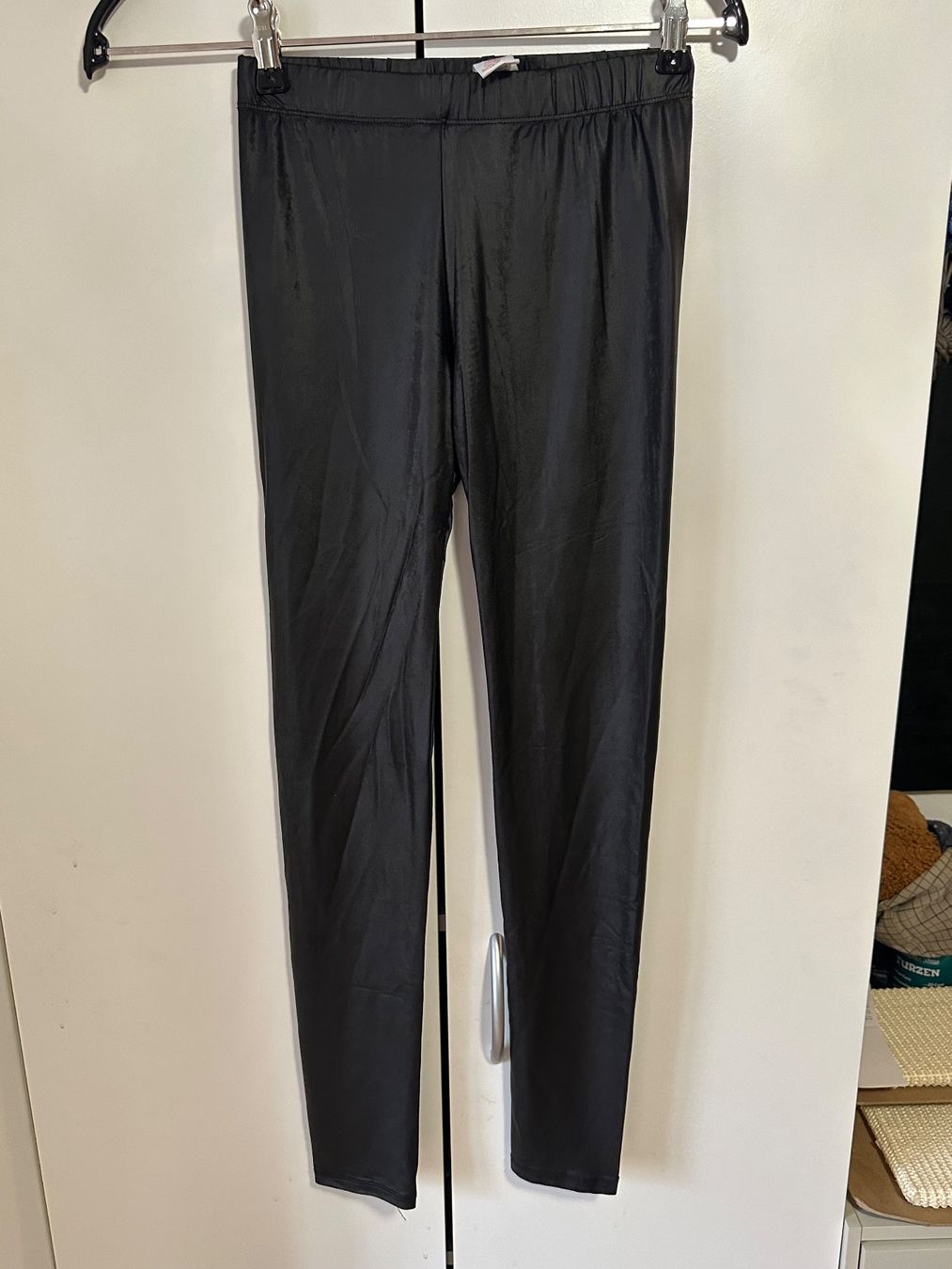 Leggings: Kunstleder Leggings schwarz Grösse 34 – D'occasion à Schaan par Hermine2018