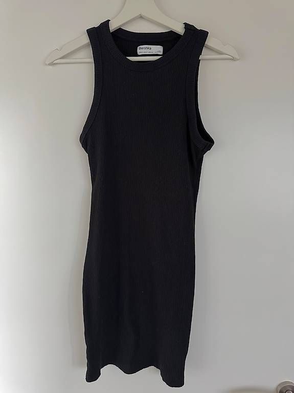 Robes: Bershka Kleid midi – D'occasion à Waltenschwil par shelly_m