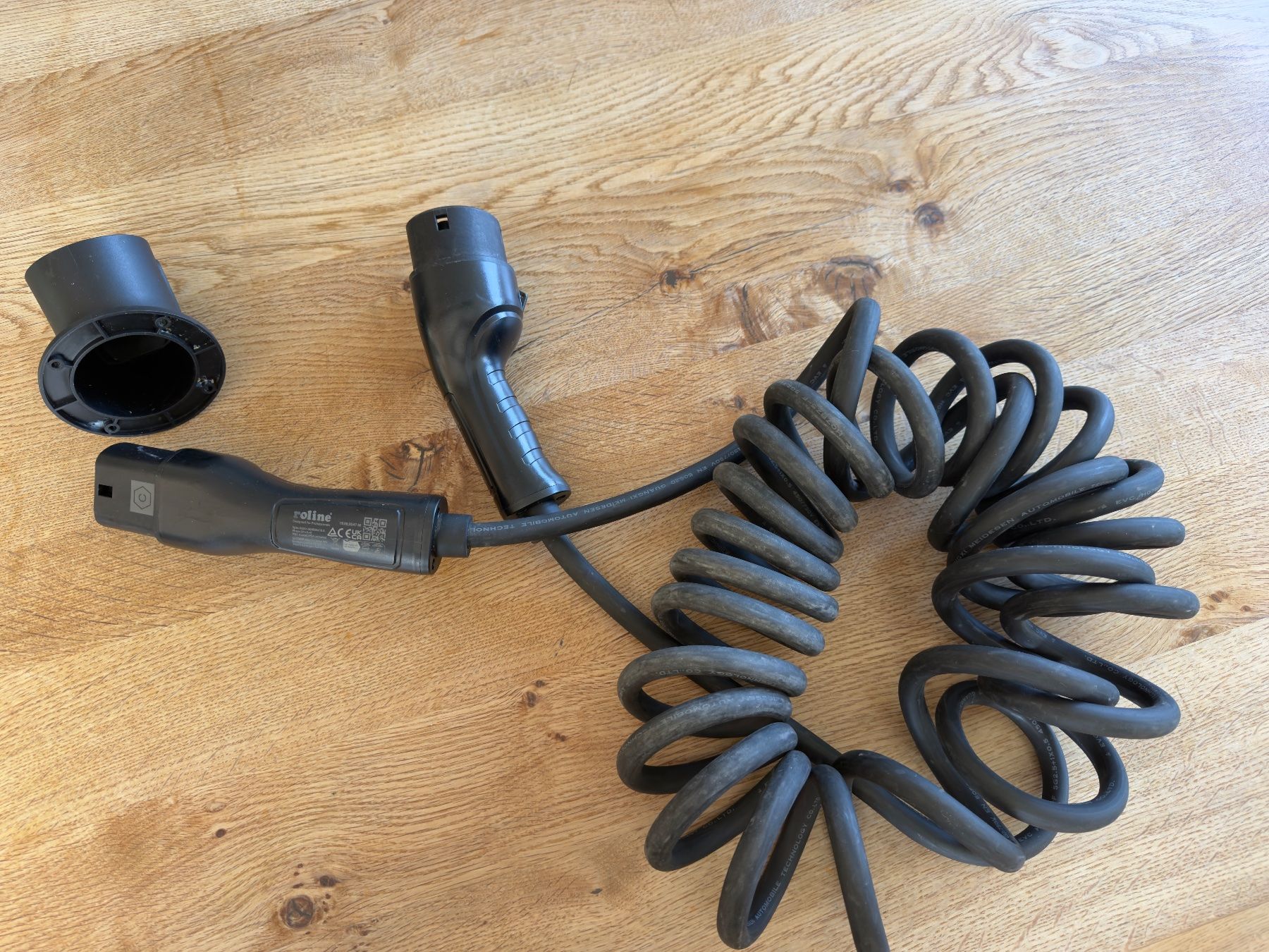 Chargeurs de batterie: Elektro Auto Ladekabel – D'occasion à Wetzikon ZH par Larayael