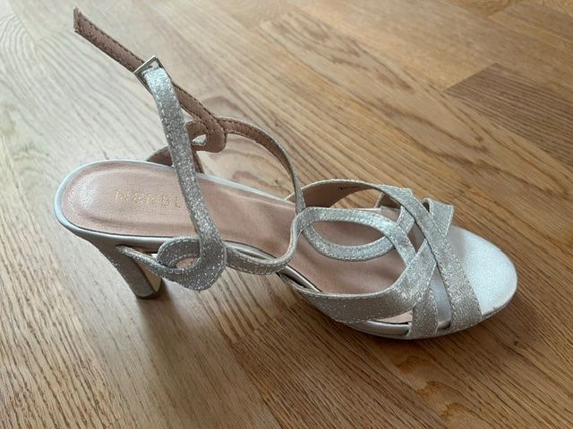 Damenschuhe: Wundervolle Glitzer-Sandalen silber von Menbur – Gebraucht aus Steinmaur von Dyleila 2