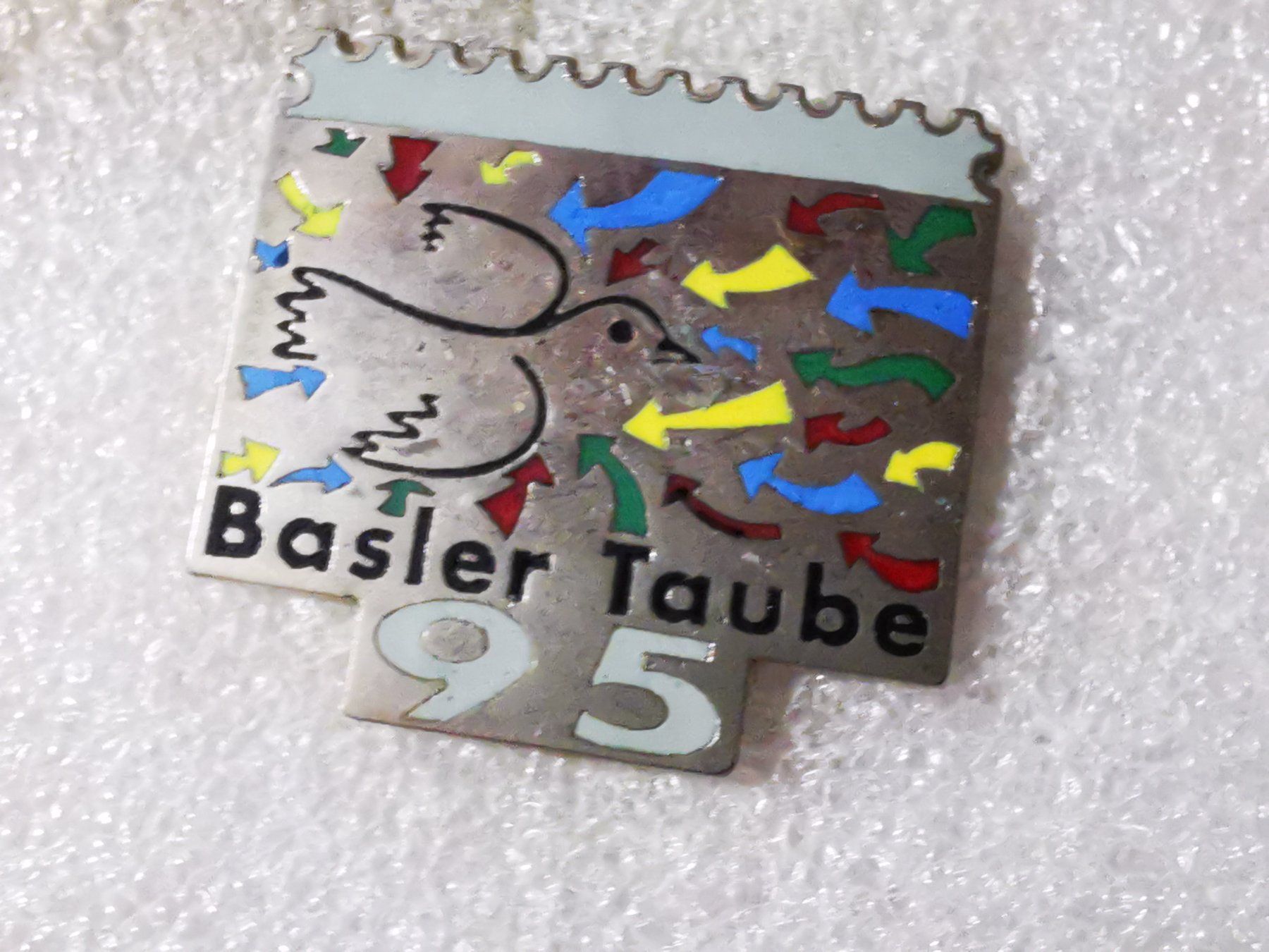 Plaketten & Abzeichen: Ansteckpin 102: Basler Taube 1995 – Gebraucht aus Oppligen von Pin-Fall-Shop