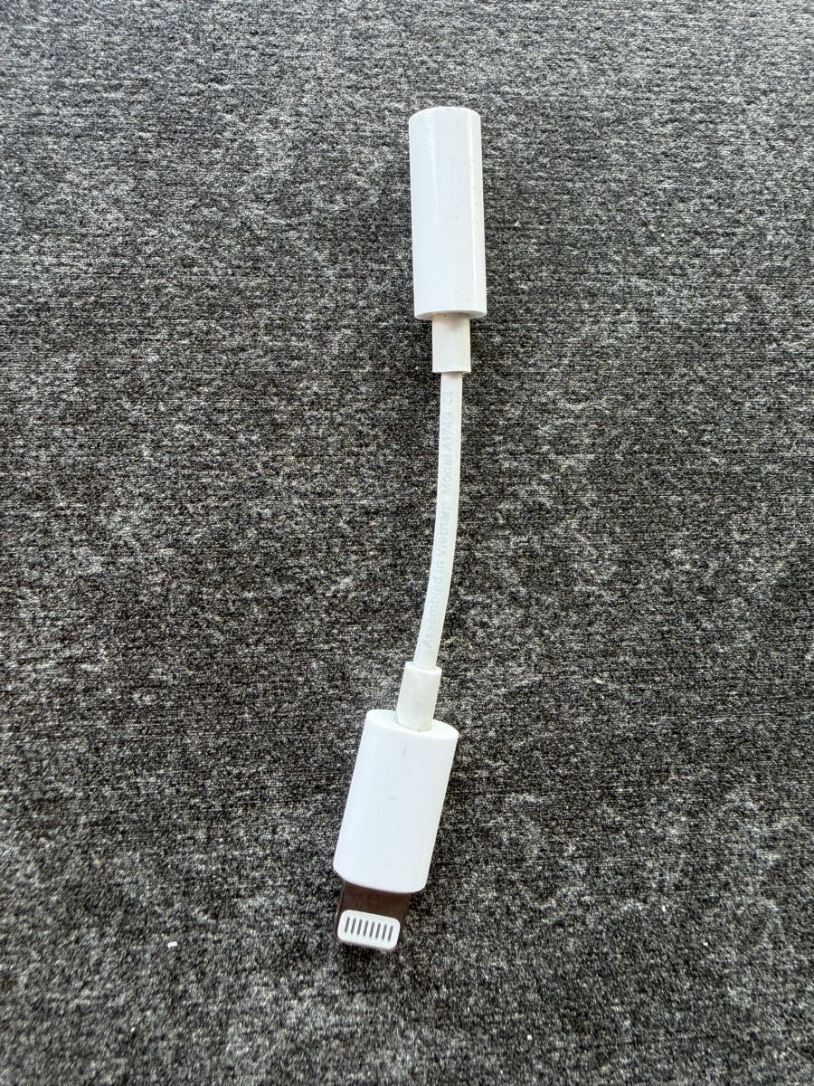 Apple Laufwerke & Adapter: Apple - Lightning to Audio 3.5 Adapter cable – Neu (gemäss Beschreibung) aus Wetzikon ZH von dor_rmq2
