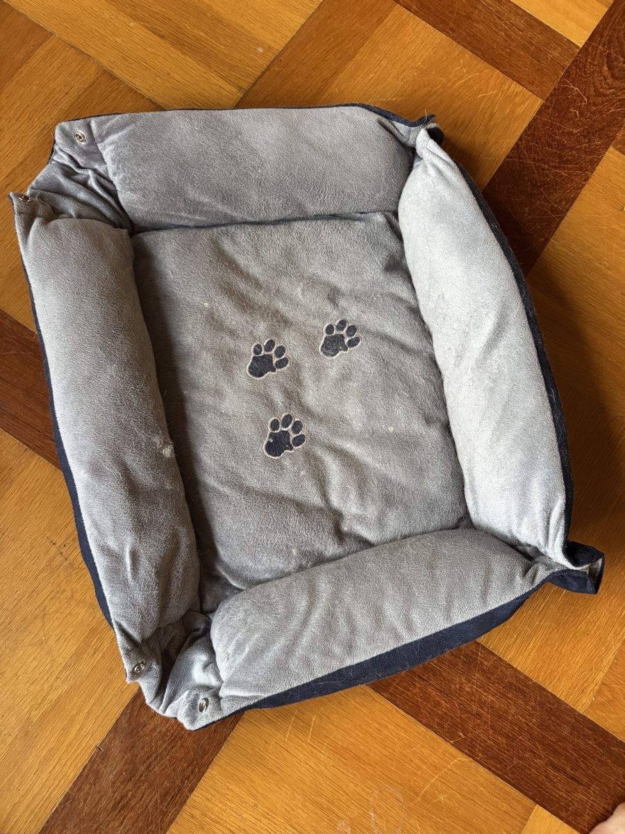 Cucce & Letti: Kuscheliges Katzenbett mit Pfotenmuster – Usato da Grindelwald venduto da yoloflip45 2