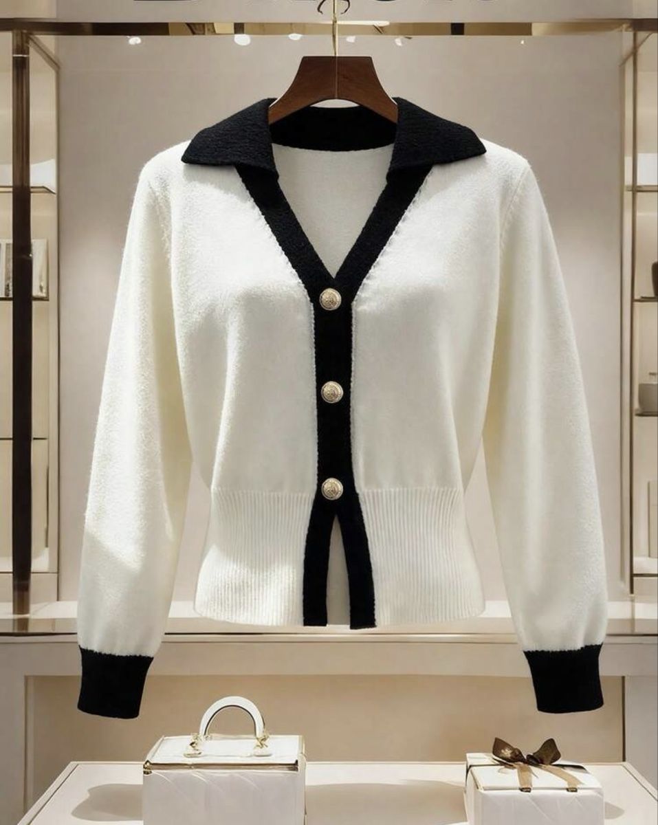 Gilets & Westen: Cardigan – Neu und originalverpackt aus Châtel-St-Denis von Montclair_Swiss