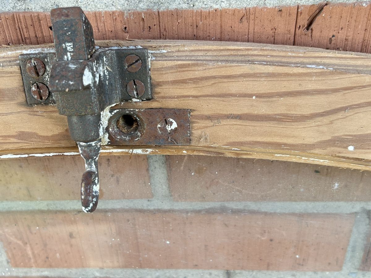 Fenêtres: Altes Bogen-Fenster  – D'occasion à Gwatt (Thun) par ate_6ng8 5