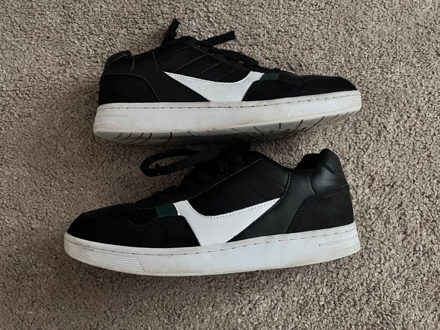 Scarpe da uomo: Schwarze Sneakers Grösse 41 – Usato da Laufen venduto da eichhorn15 2