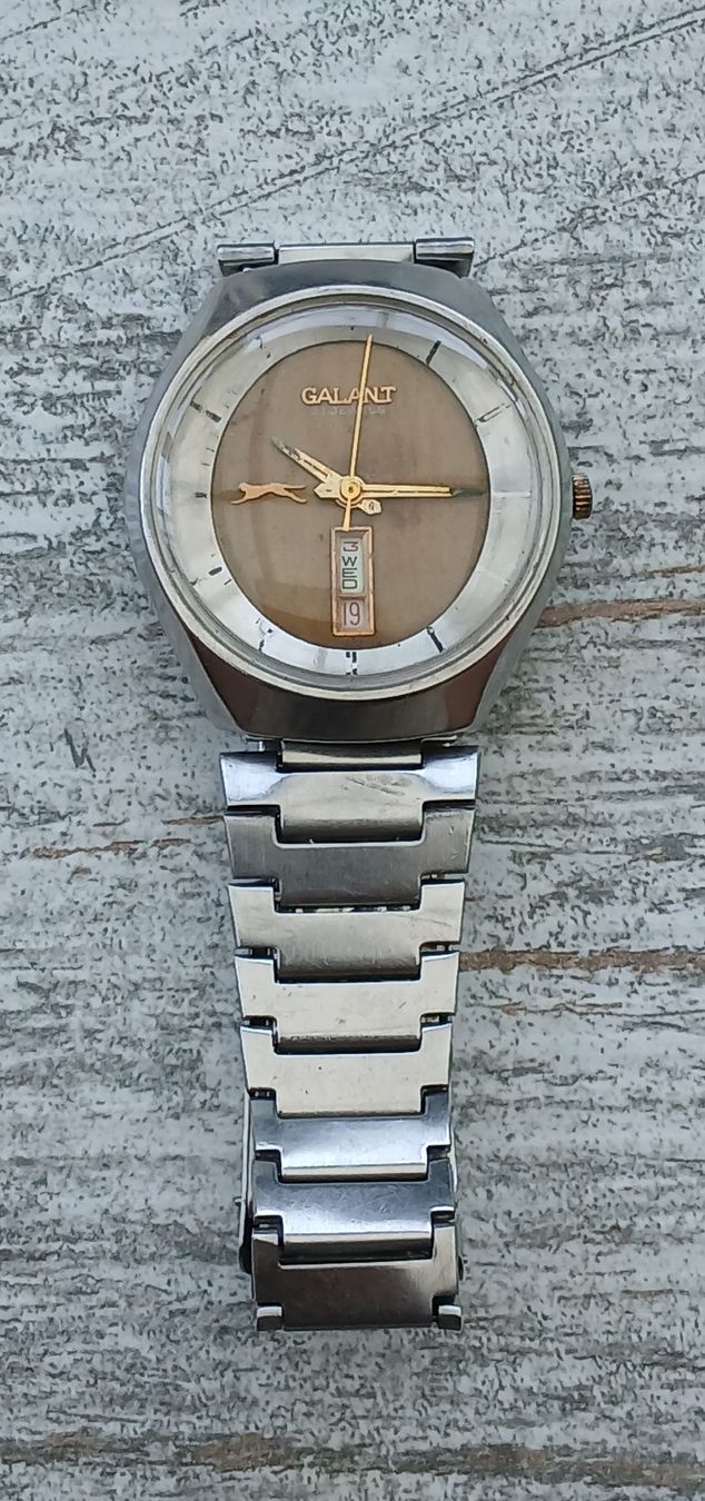 Swiss Orologi: Gallant Day/Date Automatic 1970's .Water Resistant 9009 Ser – Usato da St-Cergue venduto da gar_x2b7 2
