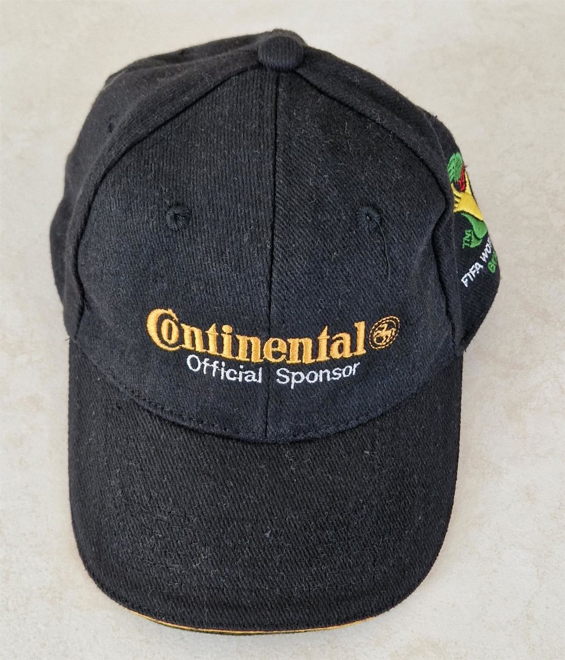 Copricapi, berretti & cappellini: ***** Casquette Continental - Fifa World – Nuovo e nell'imballaggio originale da Villaz-St-Pierre venduto da Ubid
