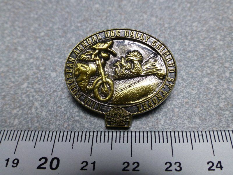Placchette & Badge: PIN PINS HARLEY DAVIDSON HOG ABZEICHEN CHAPTER – Usato da Gränichen venduto da Jumbo77