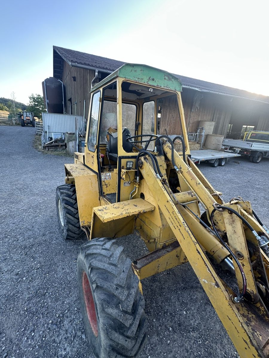 Kramer Caricatori: Kramer Radlader Deutz Motor  – Usato da Urtenen-Schönbühl venduto da mil_6dlj