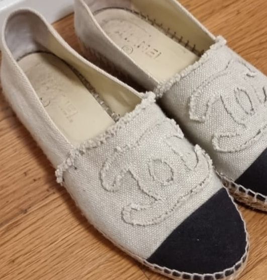 Chanel Scarpe da donna: Chanel Espadrilles Gr. 38 Beige/Schwarz – Usato da Frauenfeld venduto da Bounty40