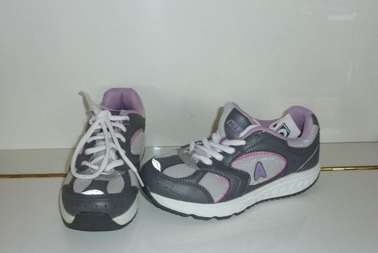 Scarpe per ragazze: Schicke Turnschuhe Freizeitschuhe Gr. 32 – Nuovo e nell'imballaggio originale da Melchnau venduto da BarbaraD01 1