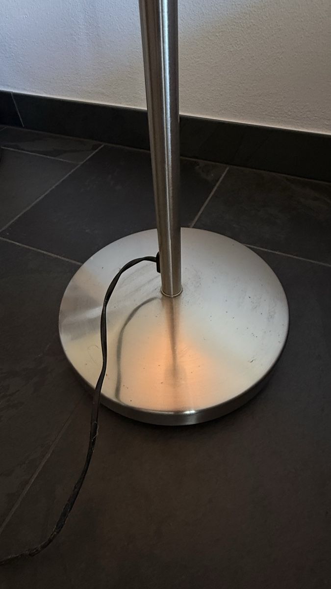 Lampes: Schöne Stehlampe Metall Licht dimmbar – D'occasion à Wiesendangen par arena007 2
