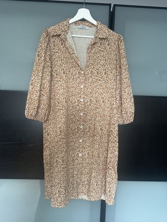 Blumenmusterkleid