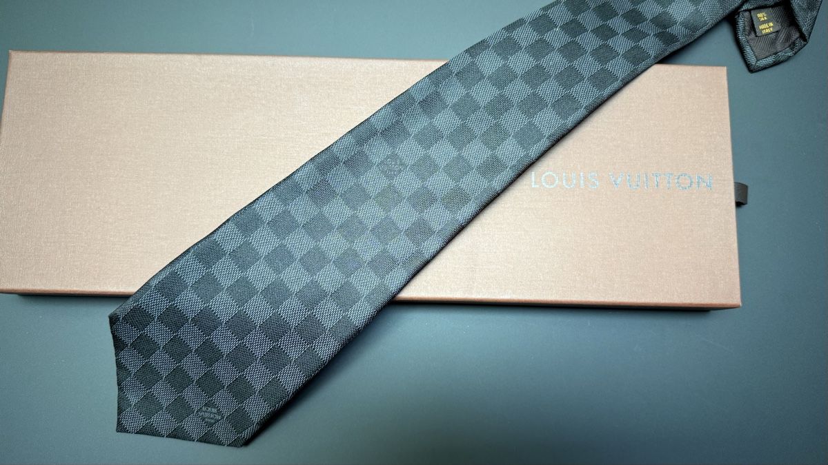 Louis Vuitton Cravatte: Cravate Louis Vuitton Originale, Damier Graphite – Usato da Courroux venduto da Frank789