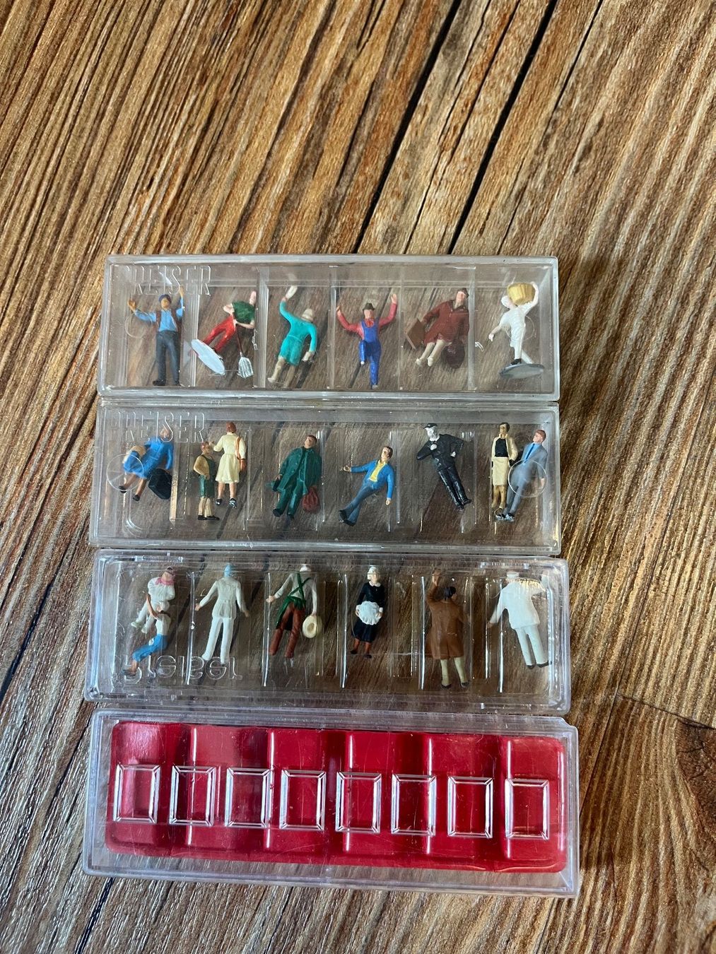 Preiser Modellbausätze & Standmodelle: Preiser H0 Figuren Set (4 Boxen) – Gebraucht aus Hirzel von momo24Horgen 1
