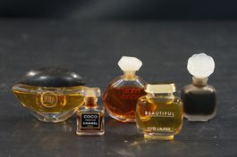Konvolut Vintage Parfums& Miniaturen- Chanel, Versace u.a.
