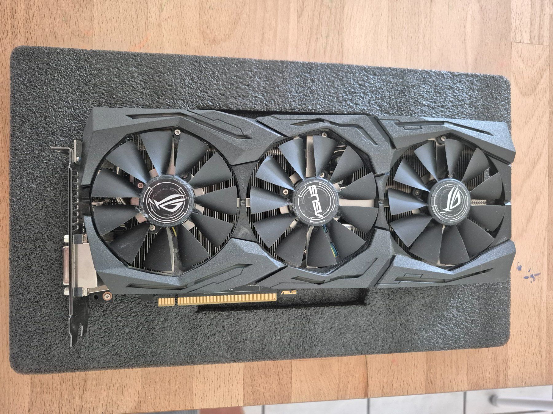 Schede grafiche: ASUS ROG STRIX GeForce GTX 1060 6G GAMING – Usato da Gordola venduto da ohdecas