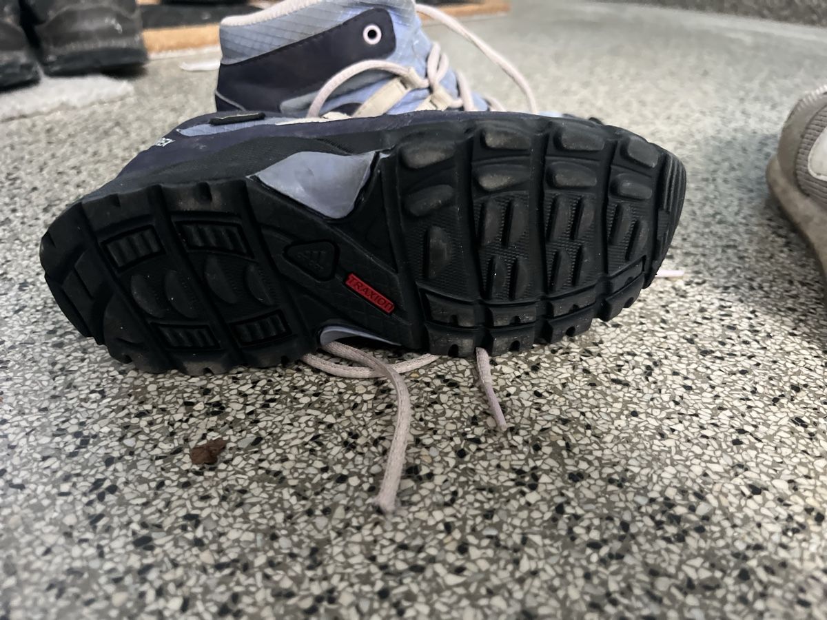 Adidas Scarpe per ragazzi: Adidas Terrex Wanderschuhe Gr. 27, Top Zustand! – Usato da Gümligen venduto da mrs_me 2