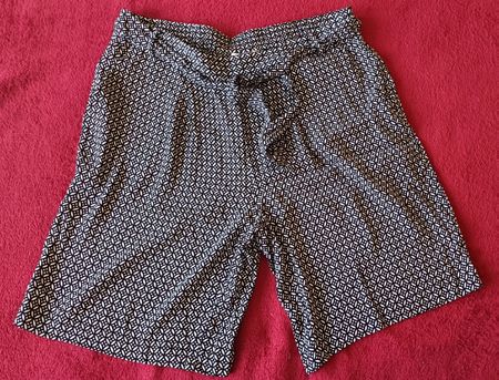 Sommer Shorts Gr. 42 schwarz/weiss gemustert