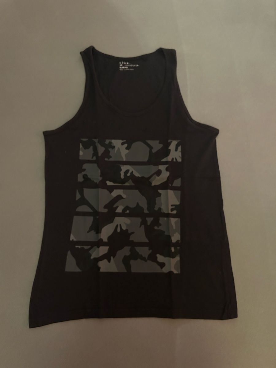 T-shirt: Tanktop – Usato da Rebstein venduto da Sandroo.79