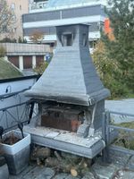 Grillkamin Aussenbereich Stein Verwittert Grillrost Metall