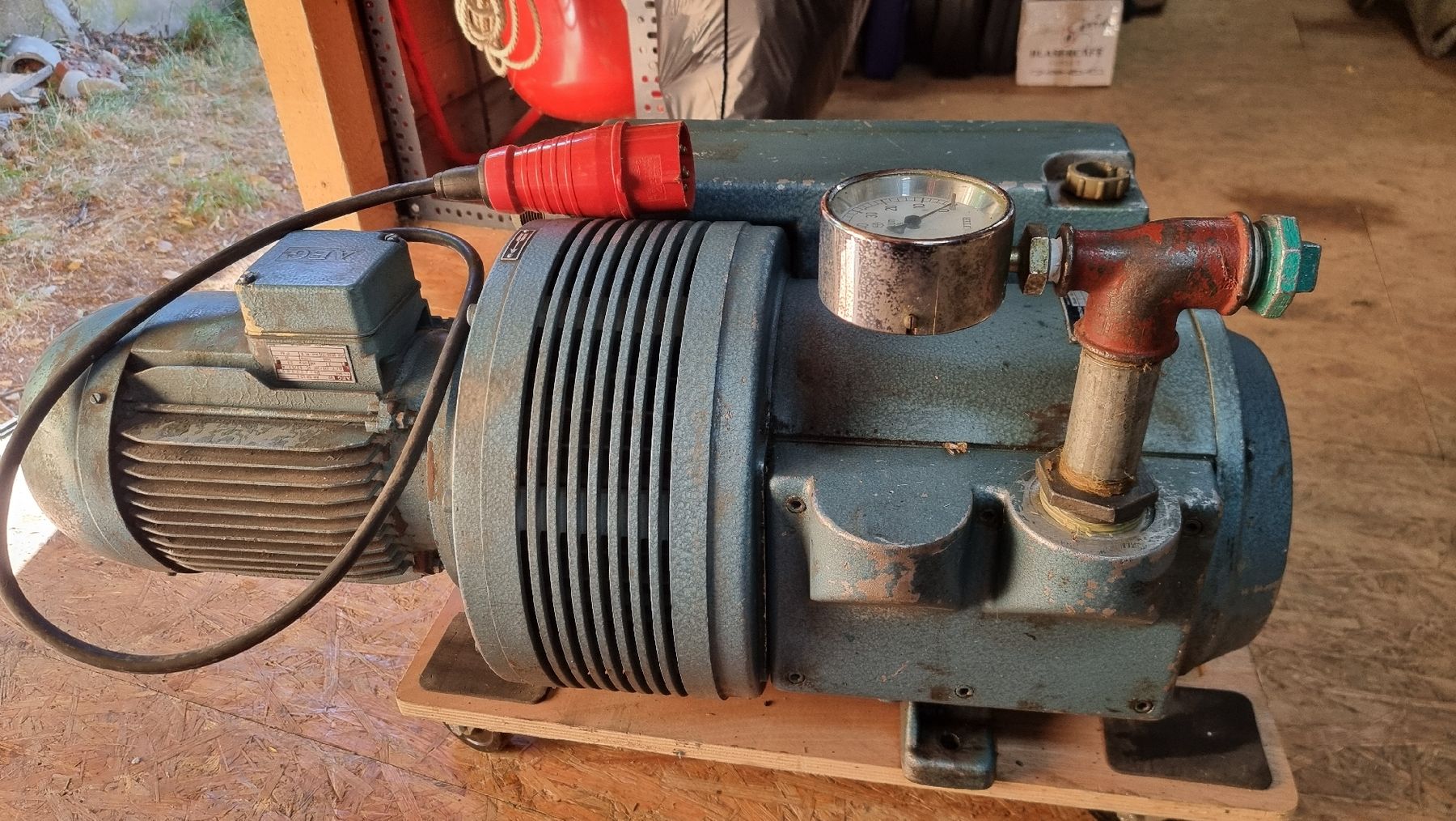 Laborzubehör: Vakuumpump Rietschle – Gebraucht aus Oberdiessbach von 56292 1