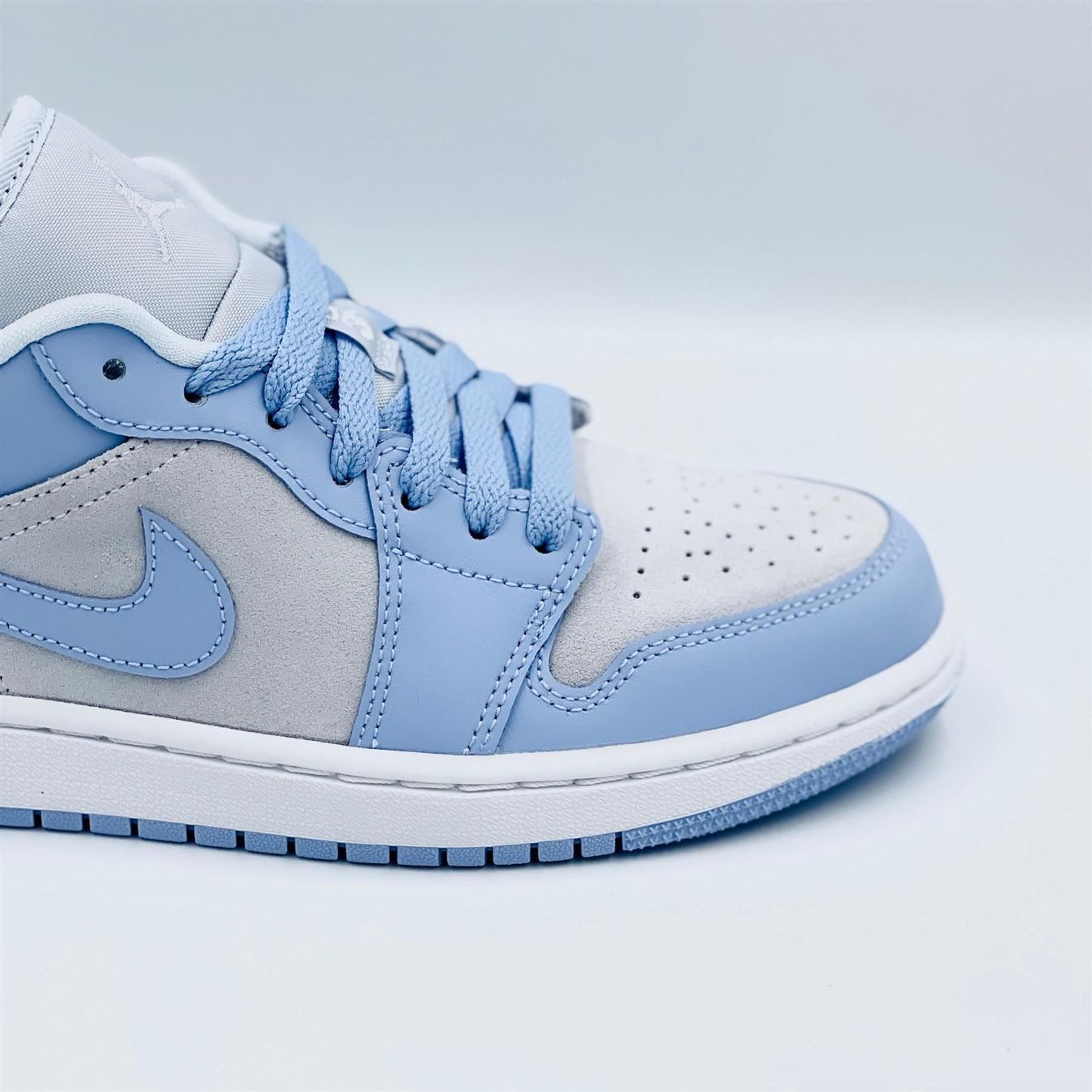 Jordan Damenschuhe: Nike Air Jordan 1 Low UNC EU 40 – Neu und originalverpackt aus Erlinsbach von sasneakers 2