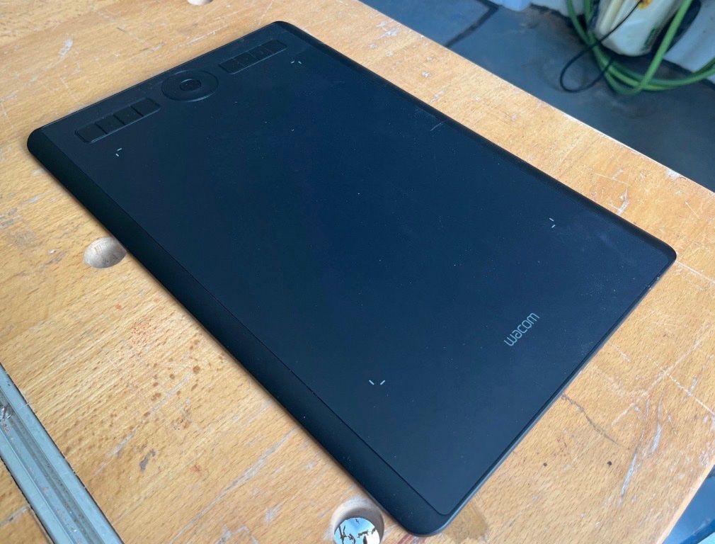 Wacom Tablet PC: Wacom Intuos Pro M PTH-660 – Gebraucht aus Zürich von kyso 1