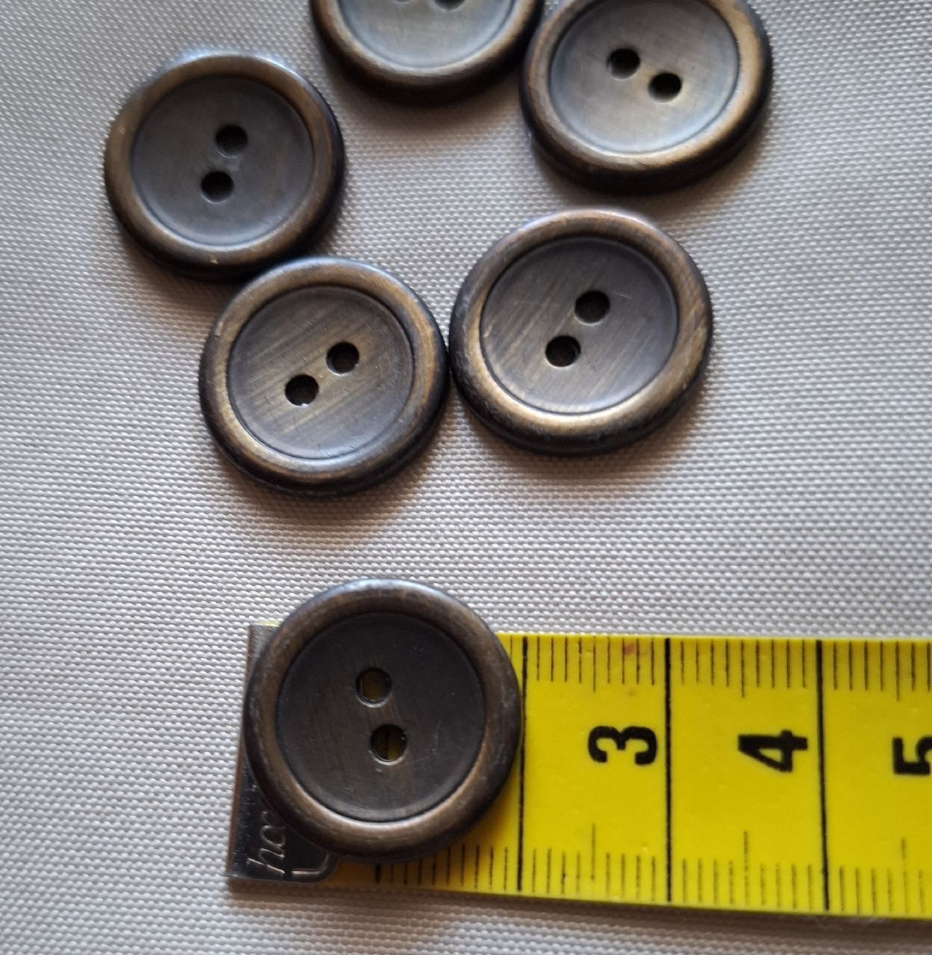 Bottoni: Knöpfe Messing Optik, 6 Stück Durchmesser 20 mm. – Usato da Dietikon venduto da Hirschkopf 4