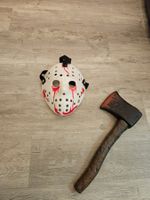 Halloween Maske Michael Meyers und Axt gebraucht