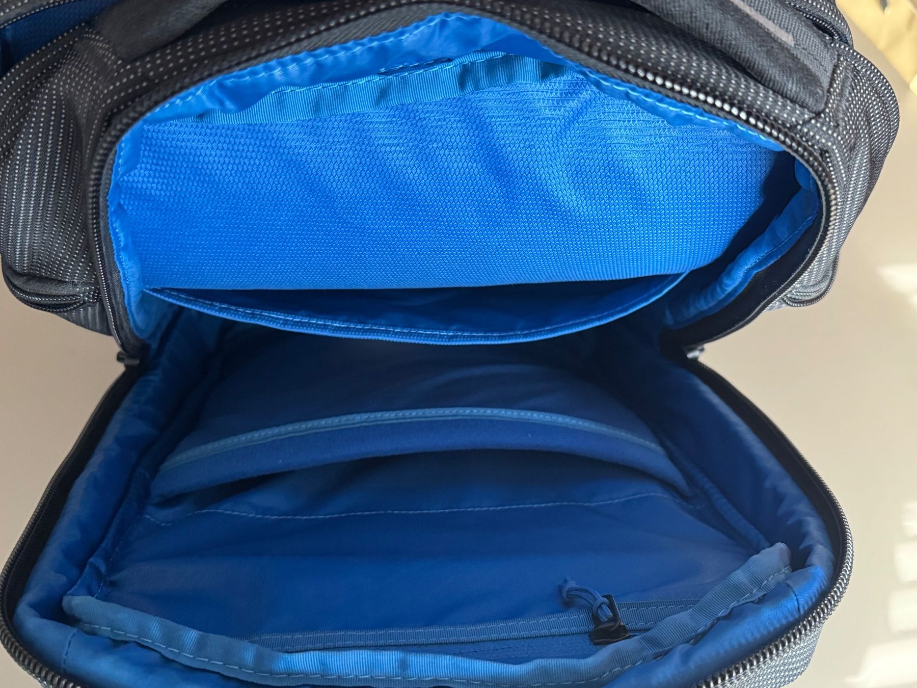 Sacs à dos: Rucksack THULE mit Notebook-Tasche, dunkelgrau – D'occasion à Winterthur par Boabdil15 4