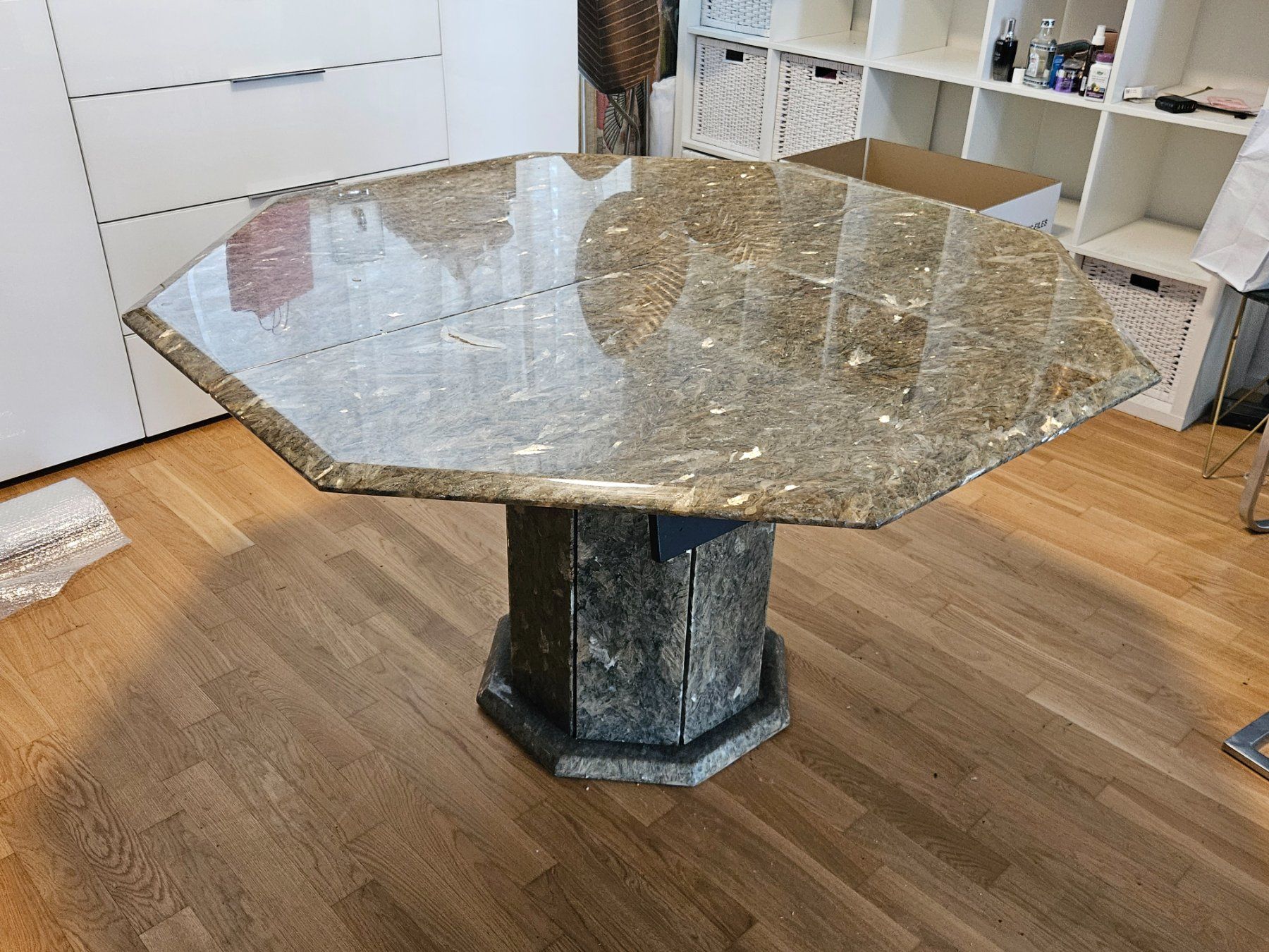 Tables: Emerald Pearl Granit Tisch, 140cm. – D'occasion à Killwangen par Saegezahn