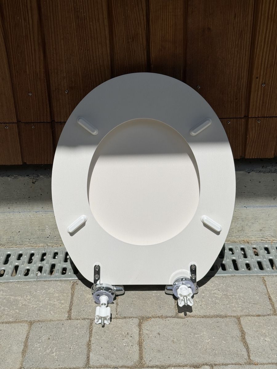 WC: WC Sitz weiss mit Deckel und Befestigung neu – Nuovo (secondo la descrizione) da Villmergen venduto da phi_h8bd 2