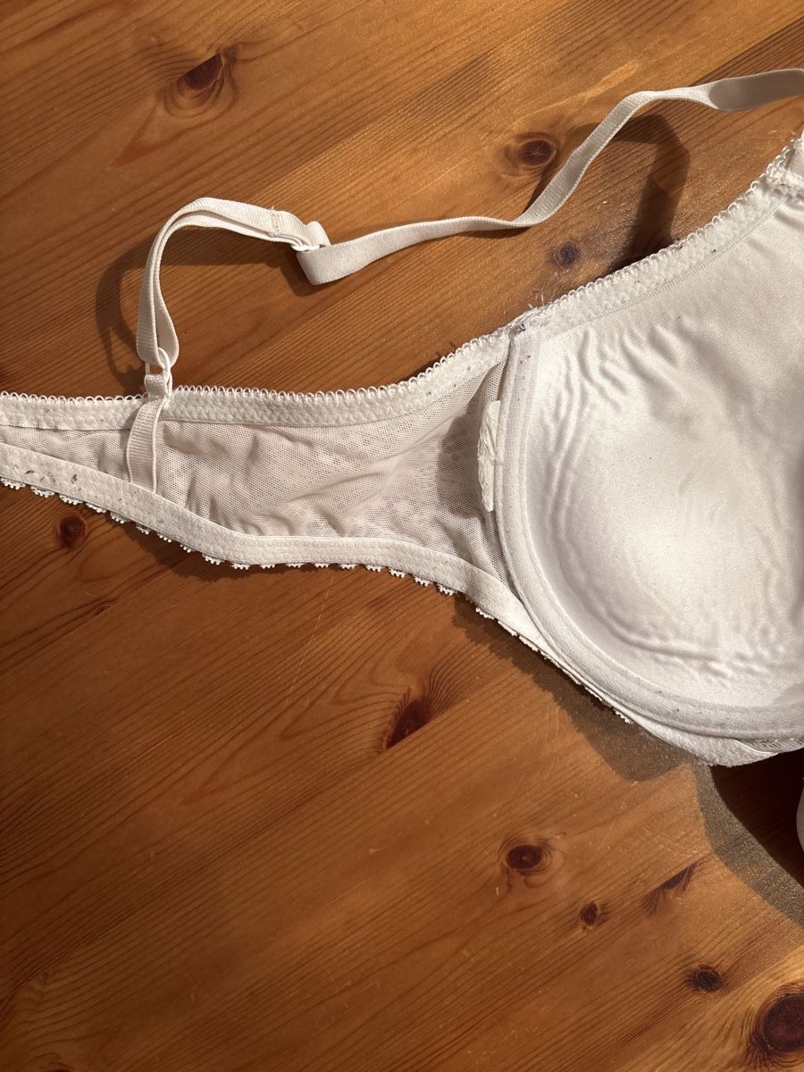 Autres dessous: weisser Spitzen-BH, Grösse 75C – D'occasion à Wabern par est_jw6s 1