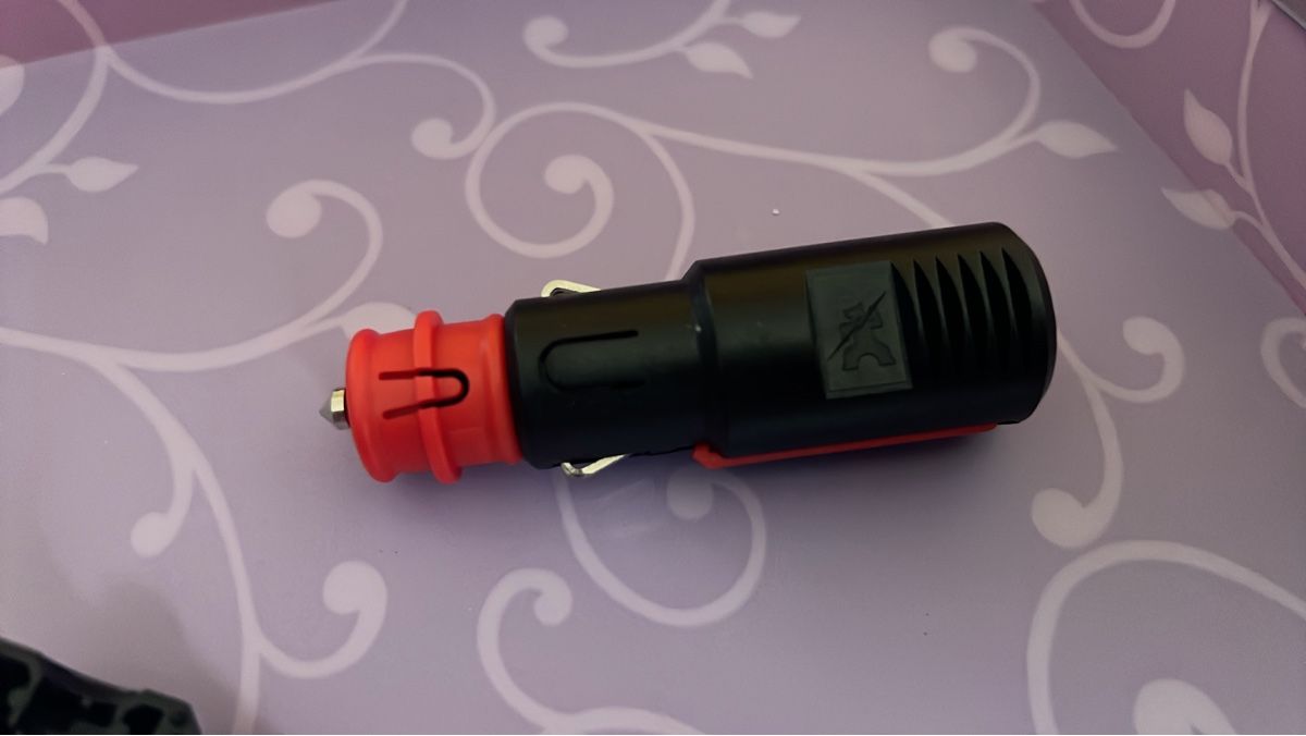 Laufwerke & Adapter: Auto-Zigarettenanzünder-Stecker Adapter Standard – Neu (gemäss Beschreibung) aus Brünisried von Rafaelsch 1