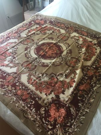 Tres grand foulard en laine