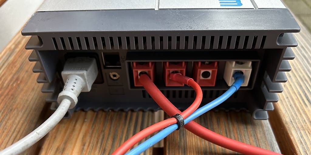 Inverter: WAECO PerfectCharge IU 252A Ladegerät – Usato da Ottikon venduto da Spa1 2