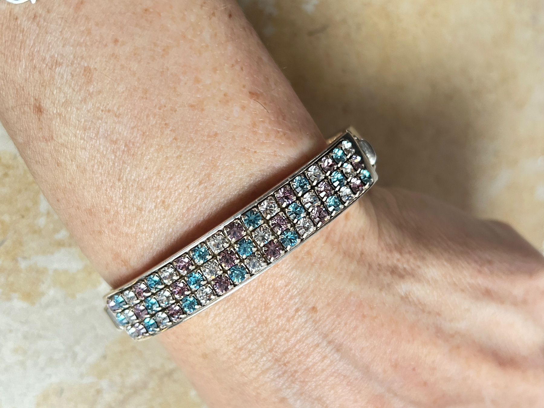 Esprit Armbänder & -reifen: Esprit Armreif Strass-Steine BLUE/ROSE/WHITE – Gebraucht aus Laufen von belleskulptur 4