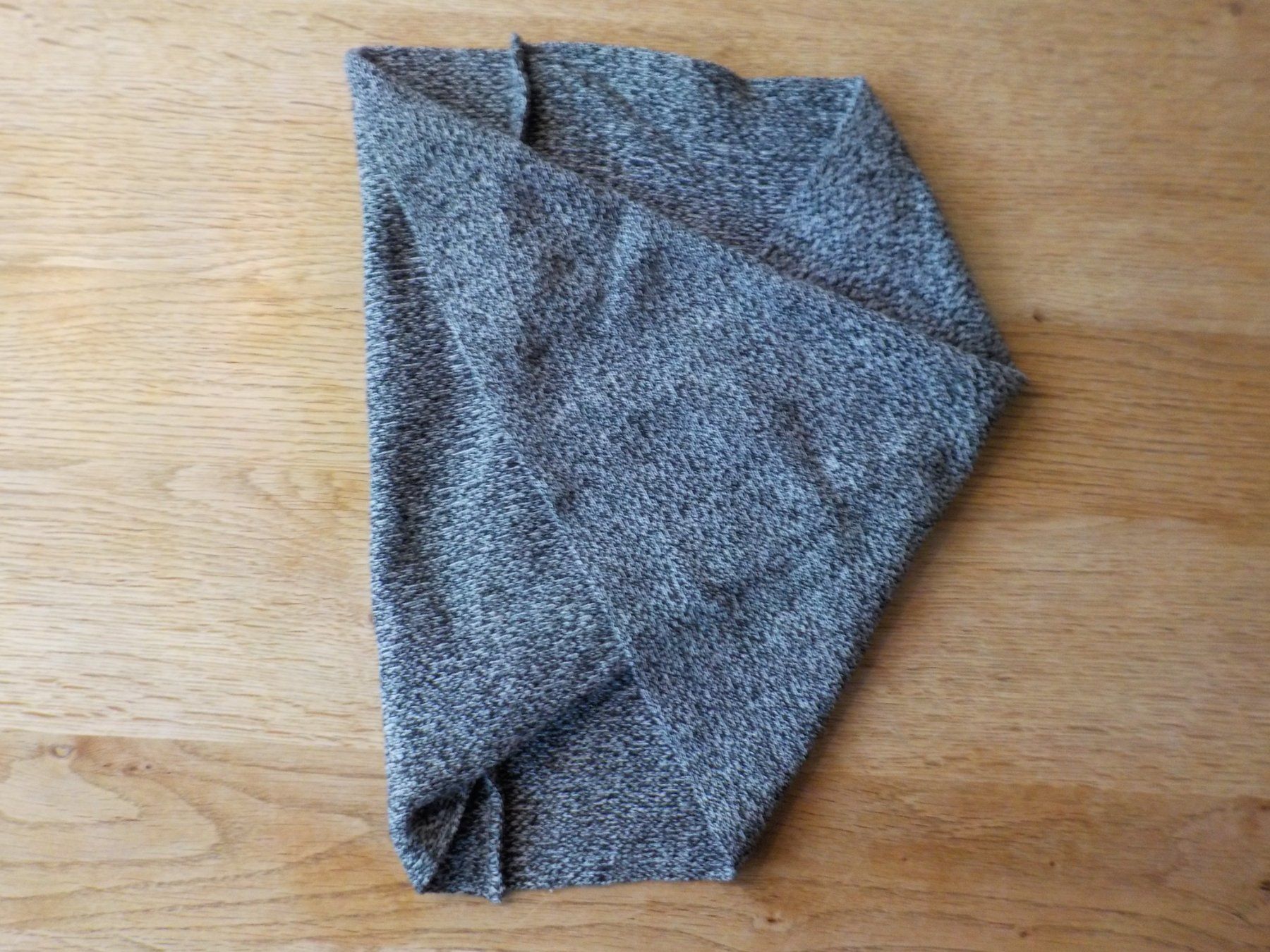 Kleiderpakete: Kleiderpaket Wintermützen/Schal 4teilig – Gebraucht aus Zürich von piervier4 4