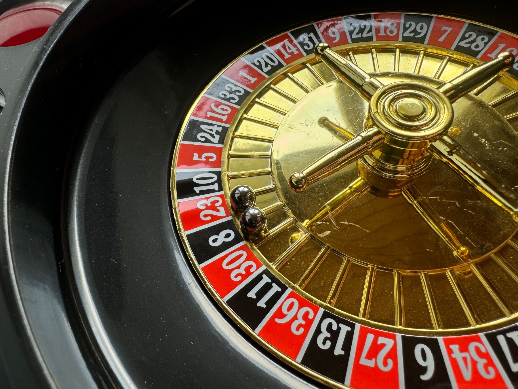 Giochi: Roulette Trinkspiel mit 16 Gläsern – Nuovo (secondo la descrizione) da Bern venduto da Zenithar 1