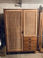 Kleiderschrank Holz mit Rattangeflecht gebraucht
