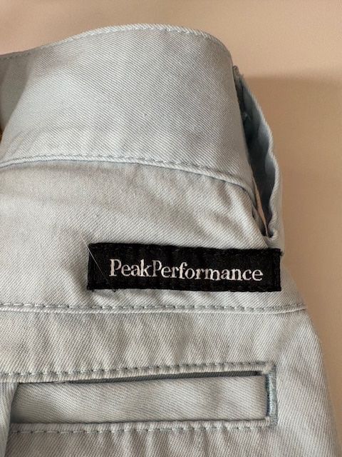 Peak Performance Pantaloni: Hose Damen hellblau PeakPerformance, 3/4-Hose – Usato da Pfäffikon ZH venduto da GZHDZV 1