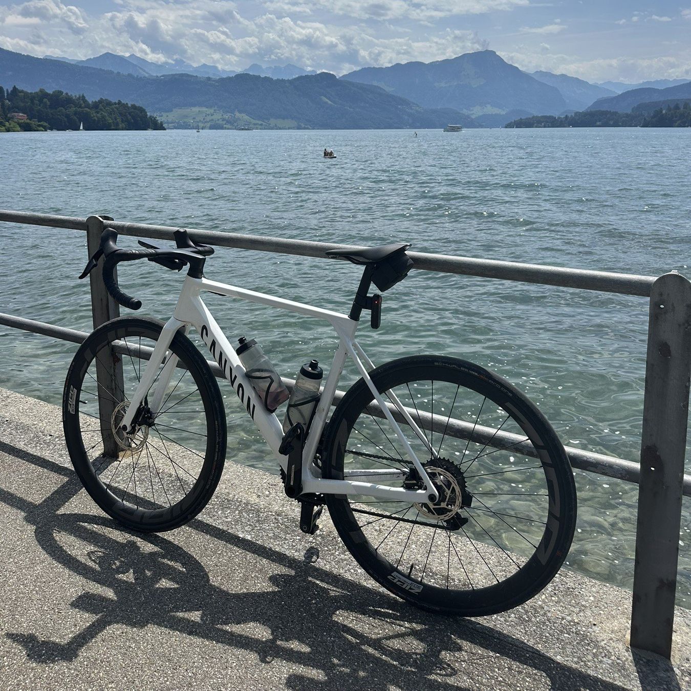 Canyon Biciclette: Canyon Ultimate CF SLX 8 (SRAM, Powermeter) – Usato da Küssnacht am Rigi venduto da hal_2ck8