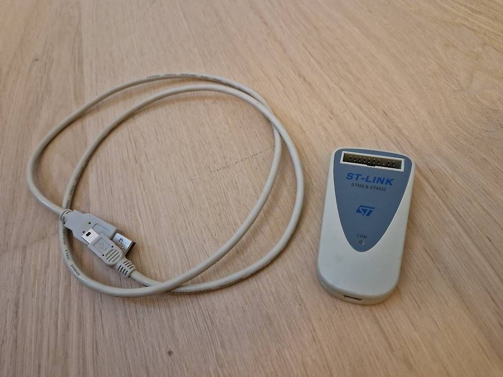 Composants électroniques: ST-LINK/V2 Original - Debugger/Programmer STM8 & STM32 – D'occasion à Solothurn par HinFort